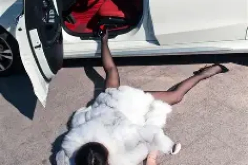 日入10万到全网封杀！留几手的塌房从来不是偶然